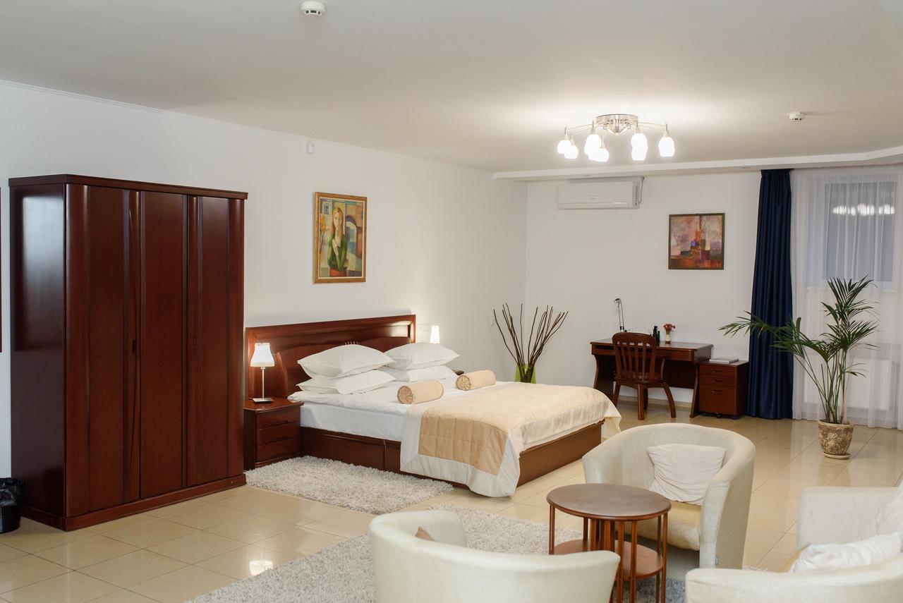 M&M Aparthotel Sumy Bagian luar foto
