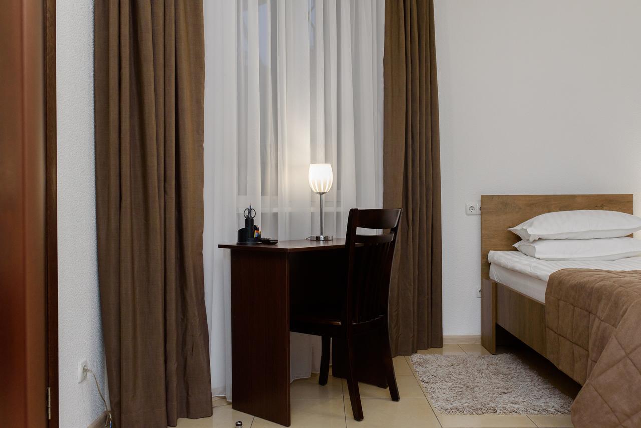 M&M Aparthotel Sumy Bagian luar foto