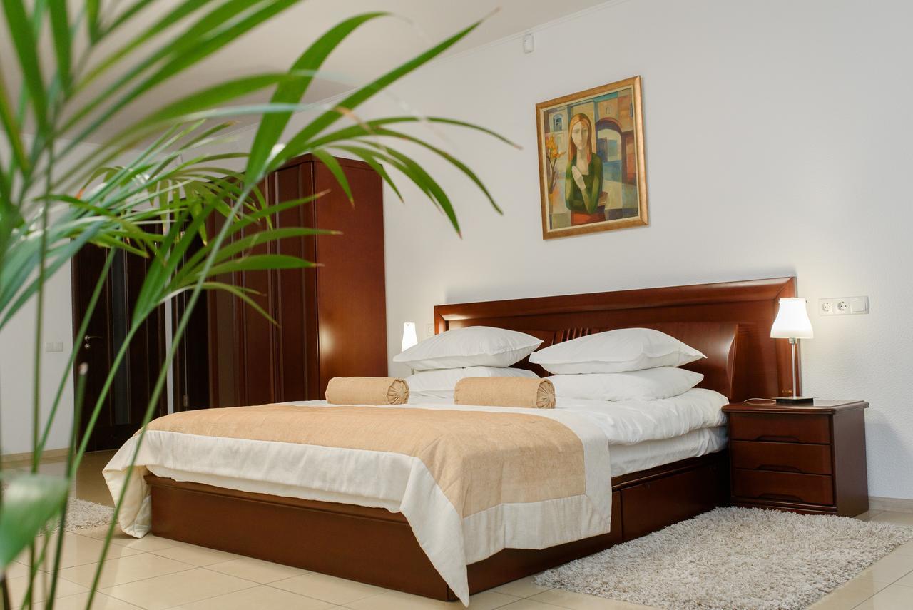 M&M Aparthotel Sumy Bagian luar foto
